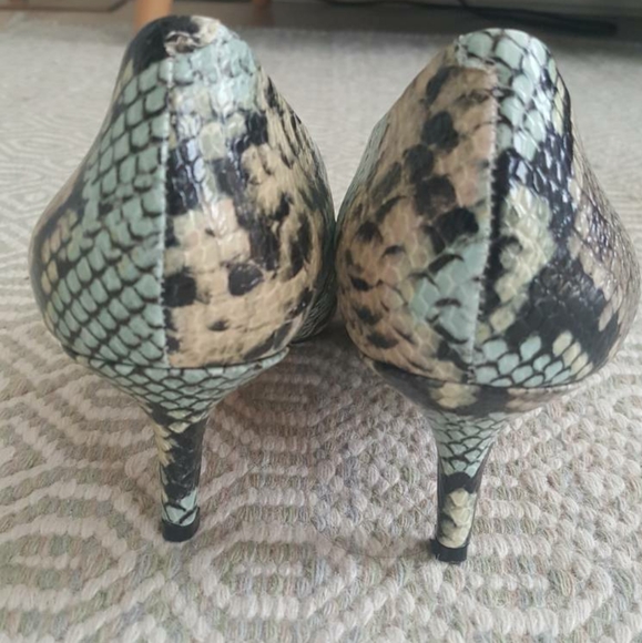 Heels, turquoise. Size 8.5 - Picture 4 of 8